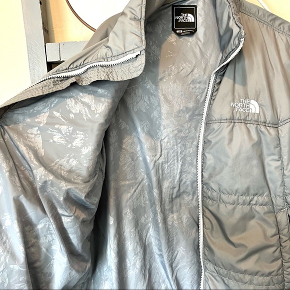 The North Face Mens lightweight PufferJacket - Picture 4 of 6